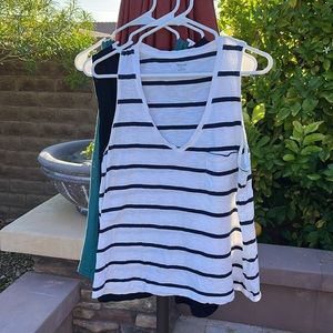 3 Madewell v neck tanks black white striped green Large